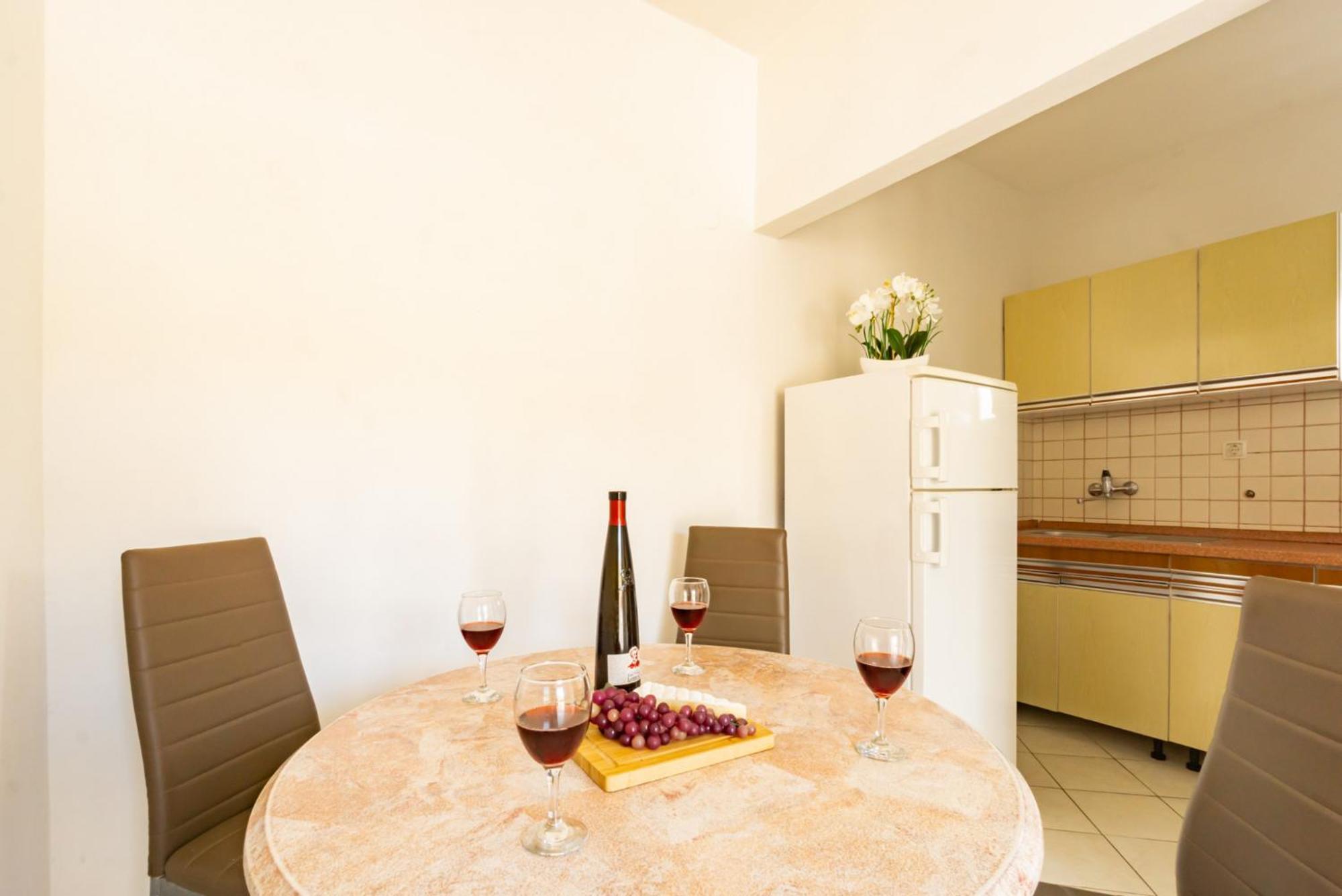 Jasko I Jelica Beautiful View Apartment Metajna Room photo