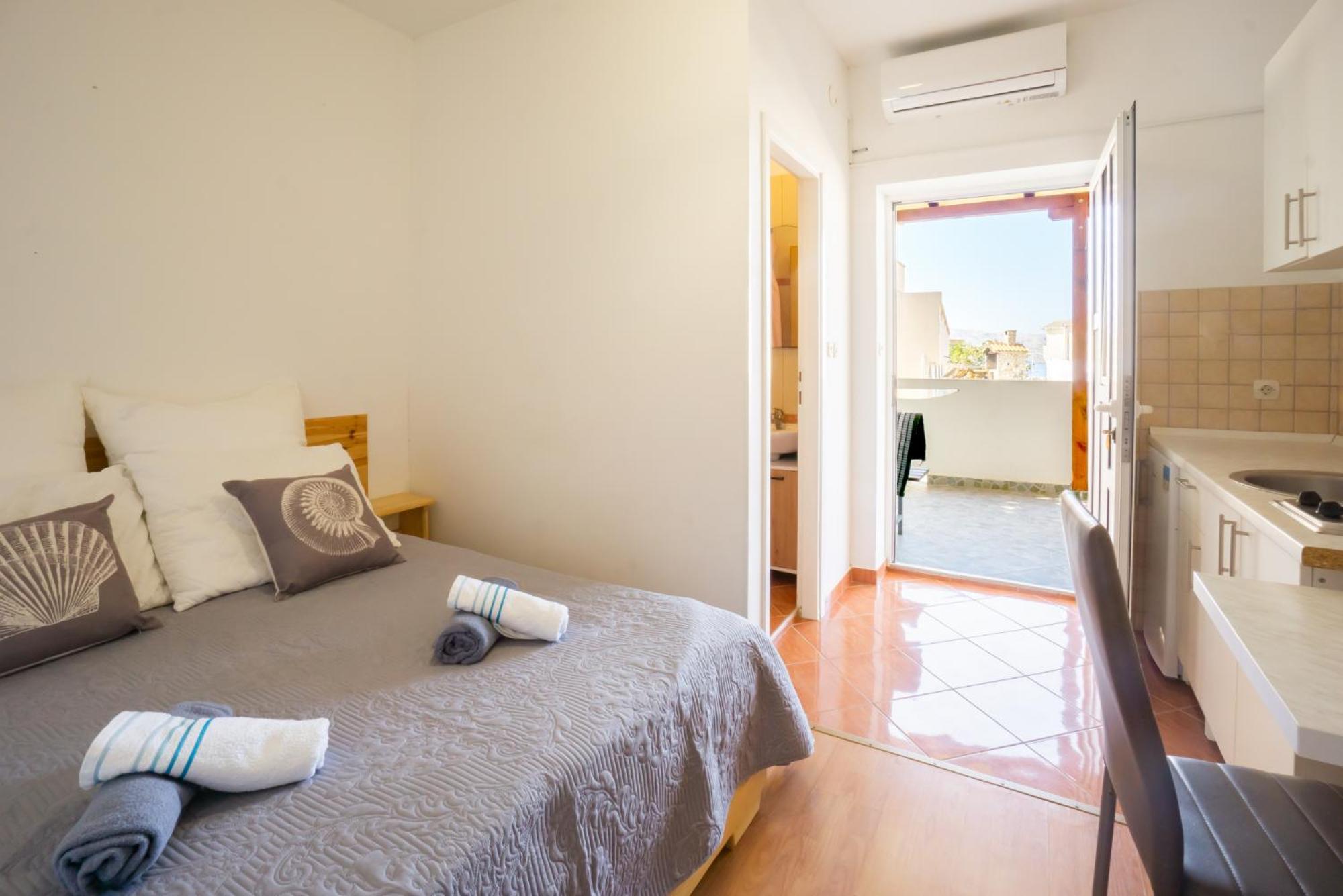 Jasko I Jelica Beautiful View Apartment Metajna Room photo